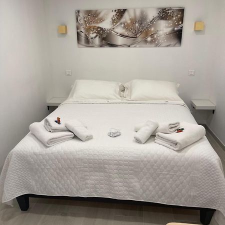 Grand Studio Neuf A 50 M Du Port Сен Тропе Екстериор снимка