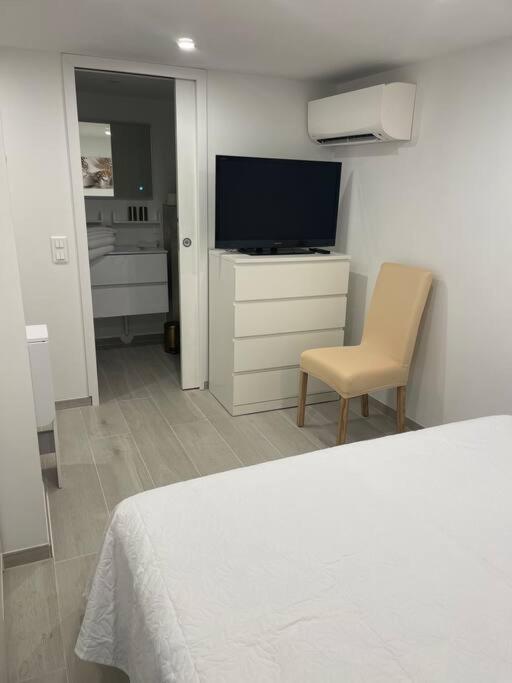 Grand Studio Neuf A 50 M Du Port Сен Тропе Екстериор снимка