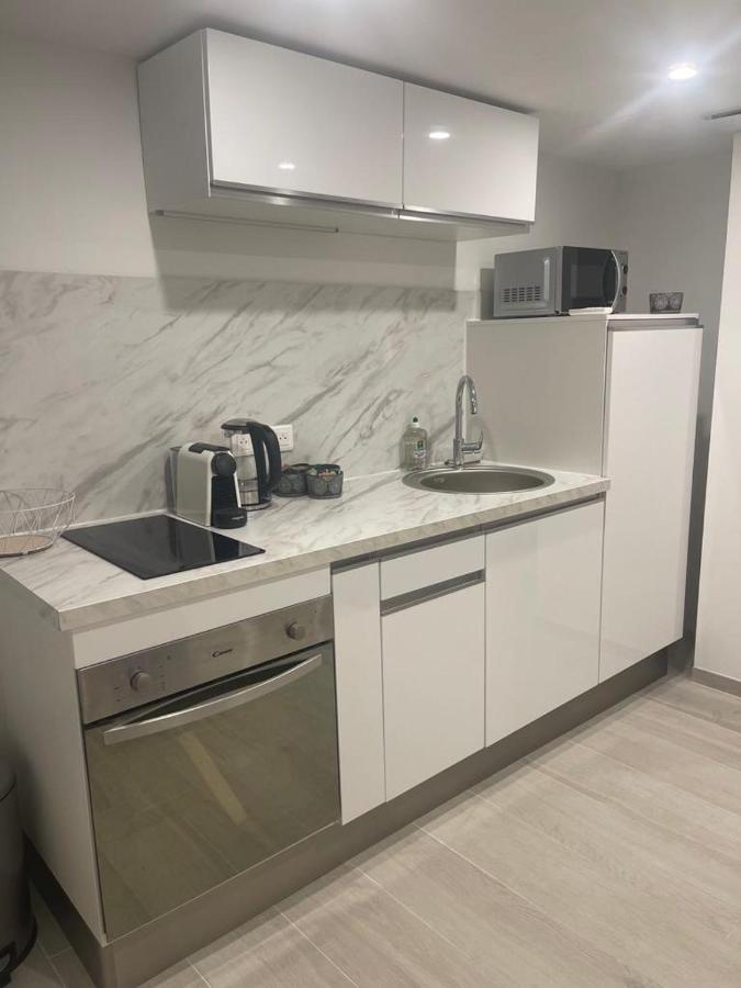 Grand Studio Neuf A 50 M Du Port Сен Тропе Екстериор снимка