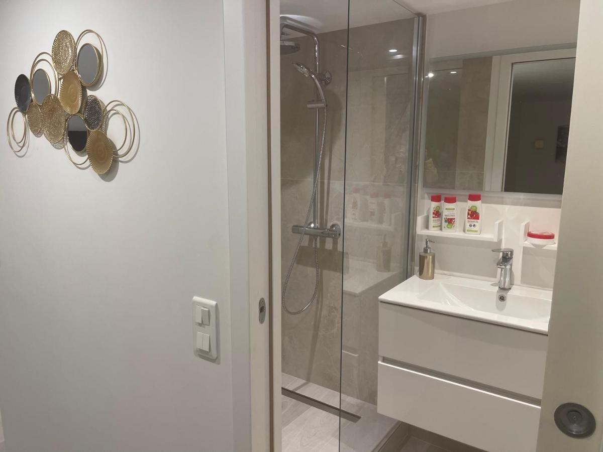 Grand Studio Neuf A 50 M Du Port Сен Тропе Екстериор снимка