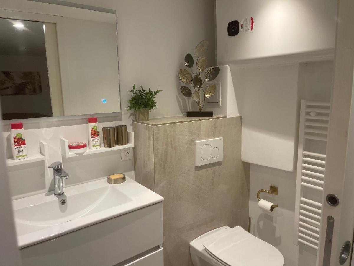 Grand Studio Neuf A 50 M Du Port Сен Тропе Екстериор снимка