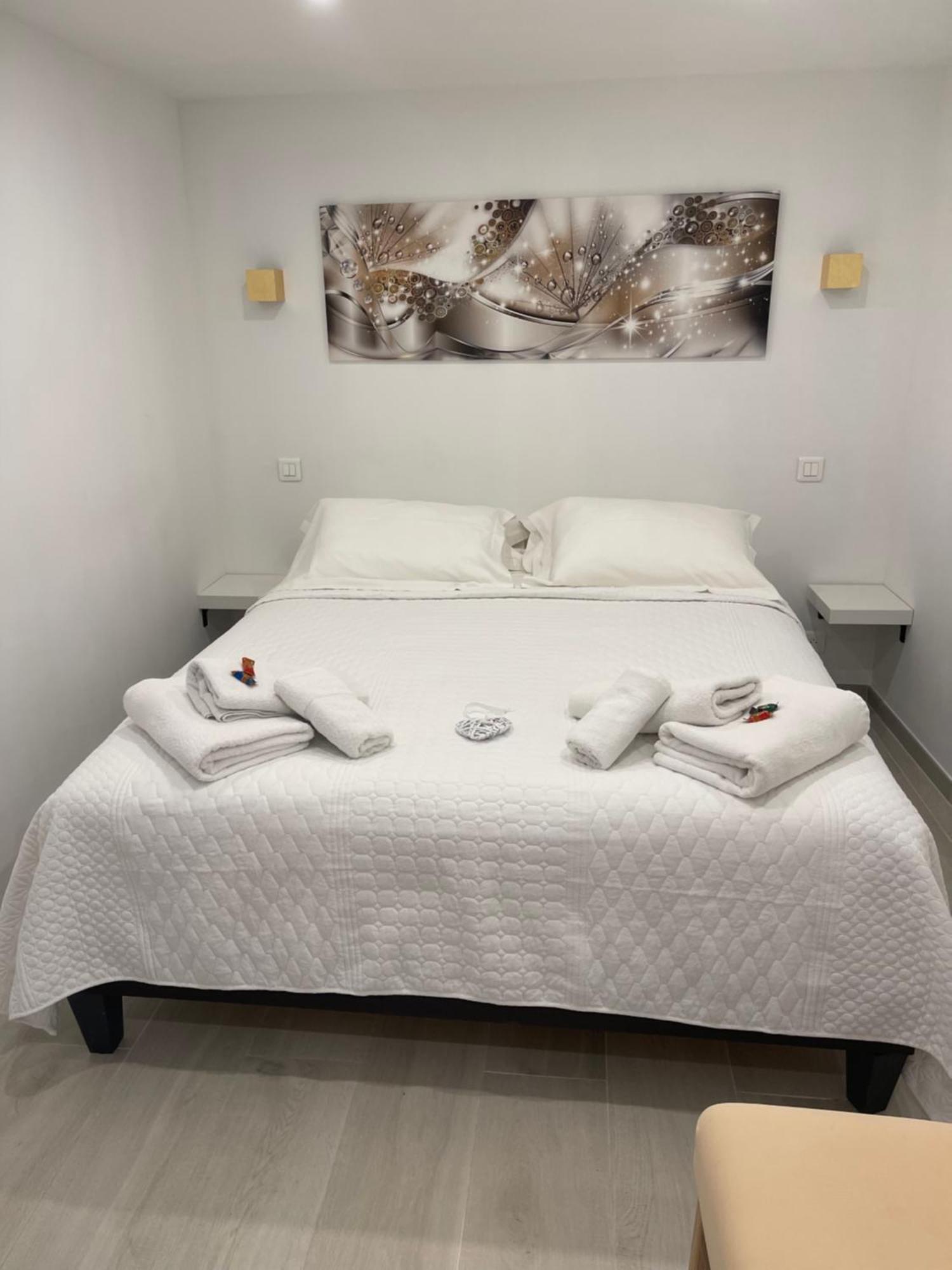 Grand Studio Neuf A 50 M Du Port Сен Тропе Екстериор снимка